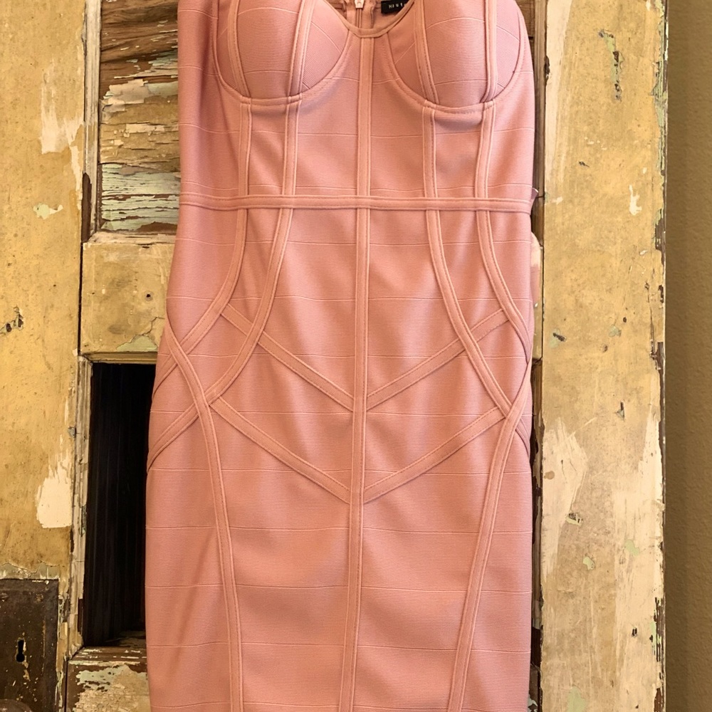Haute Monde - Gorgeous pink midi length fitted dress